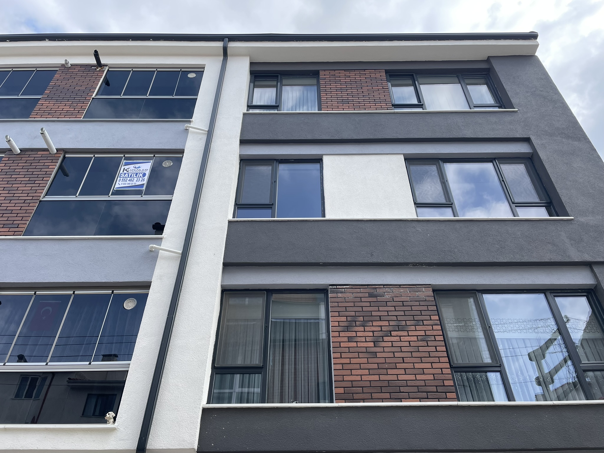 TOMBAKZADE CADDESİ YAKINI 150 M² ÖZEL GARAJLI E.BANYOLU 3+1 LÜKS DAİRE