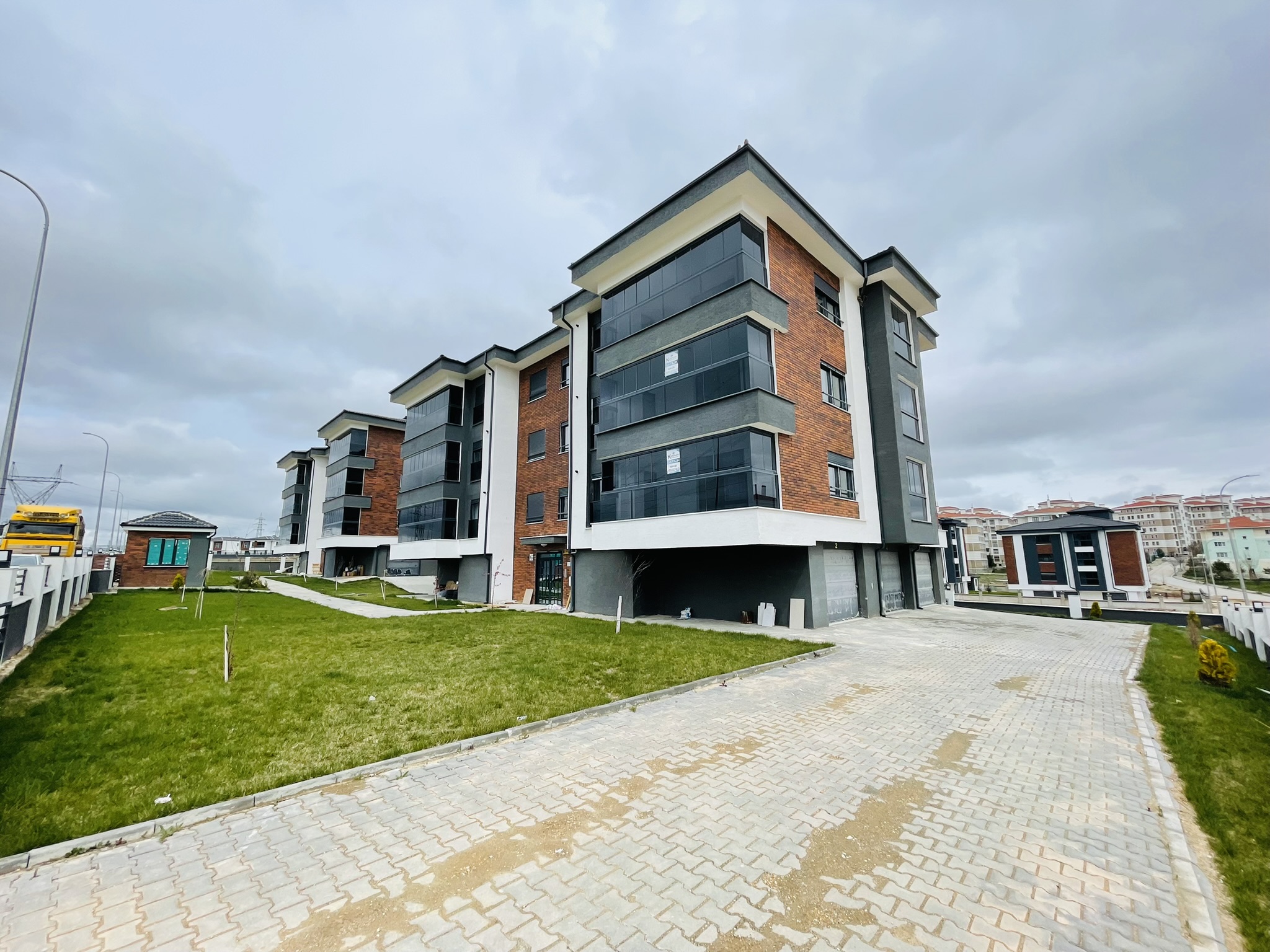 A.SÖĞÜTÖNÜ MAHALLESİ SİTE İÇİ 150 M² 3+1 LÜKS DAİRELER
