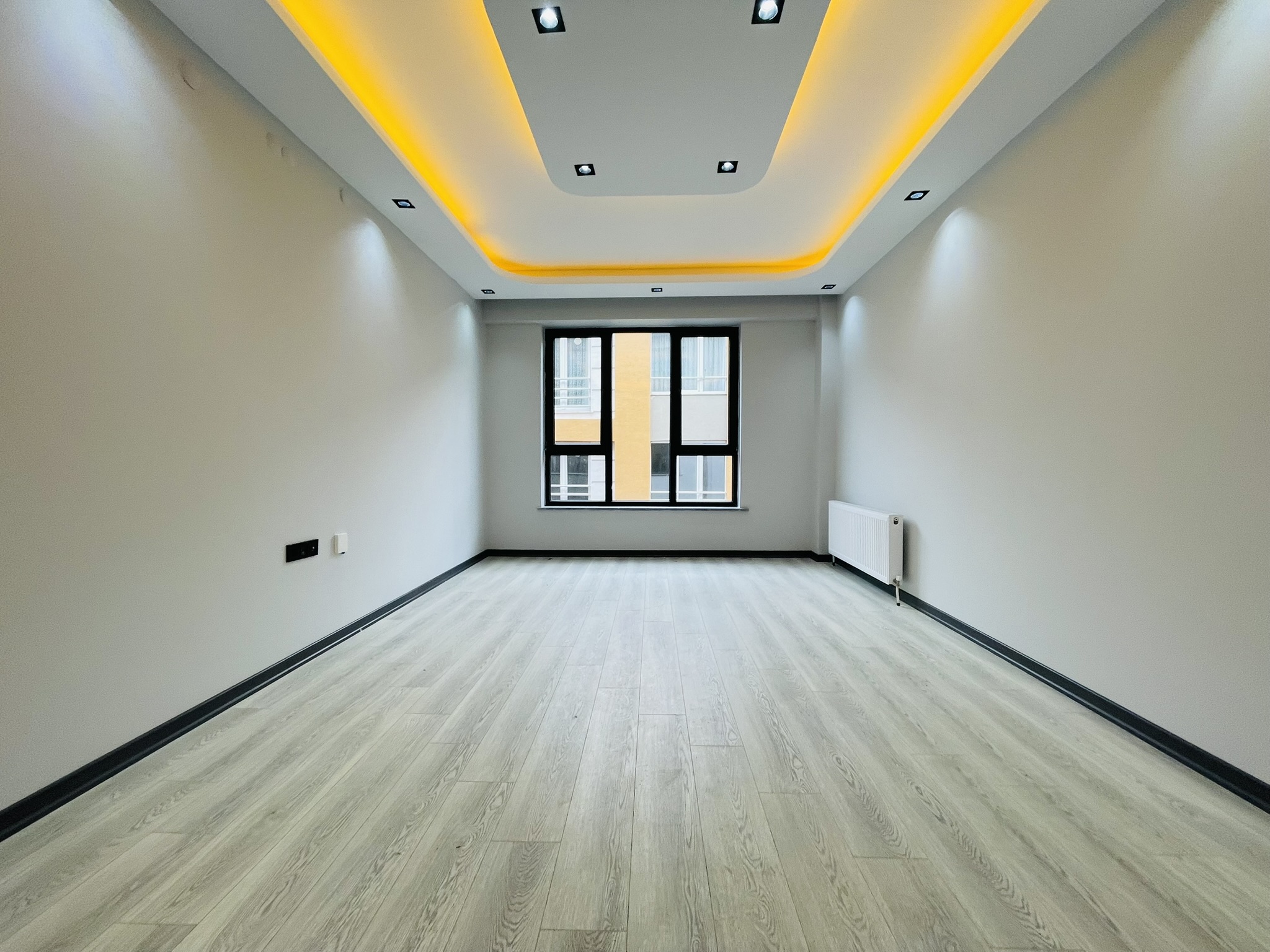 TOMBAZADE CADDESİNE 50 M. MESAFEDE 140 M² 3+1 LÜKS DAİRE