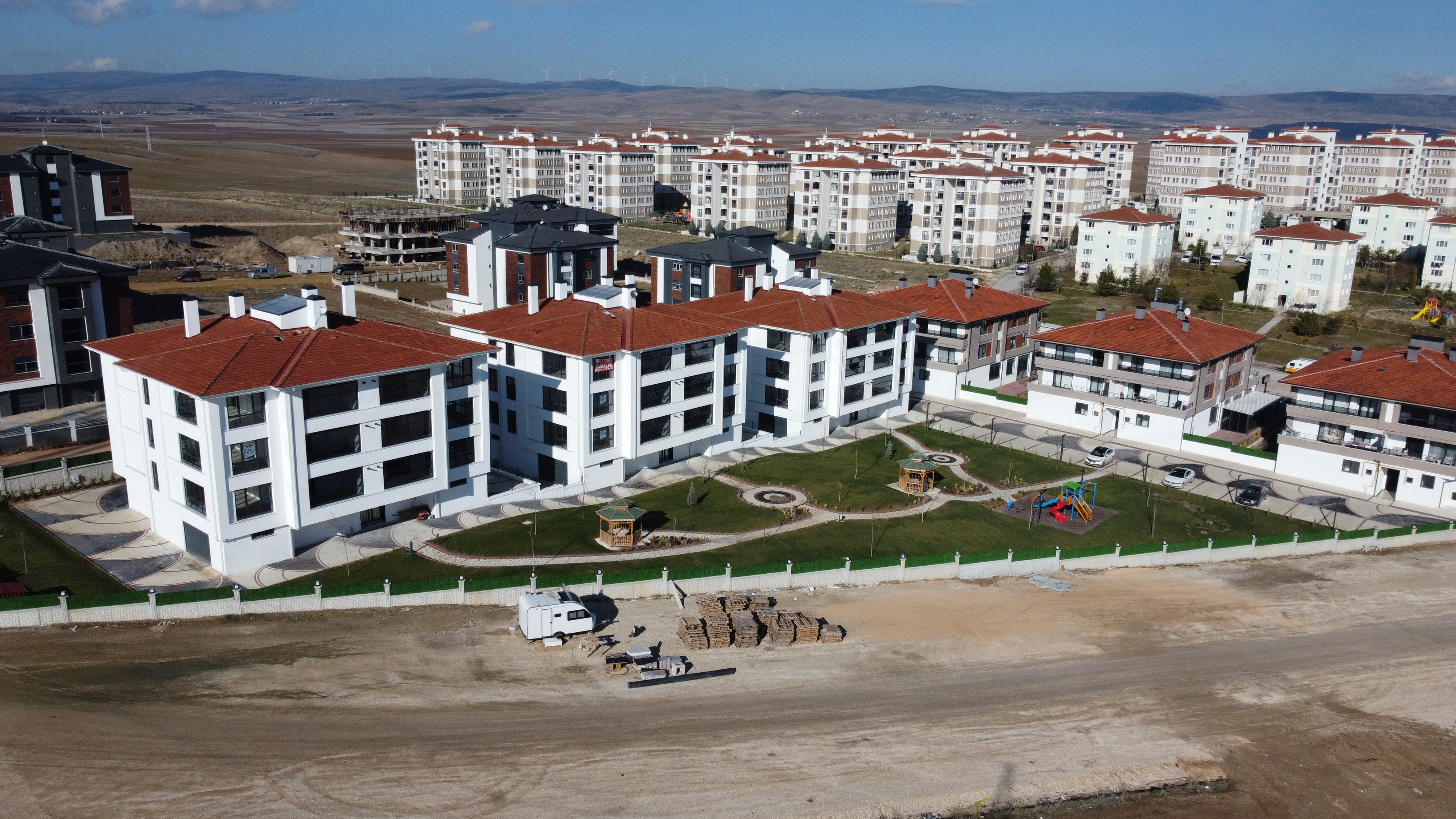 AŞAĞISÖGÜTÖNÜ MAHALLESİ YAŞAMKENT SİTE İÇİ 200 M² 4+1 ULTRA LÜKS DAİRELER