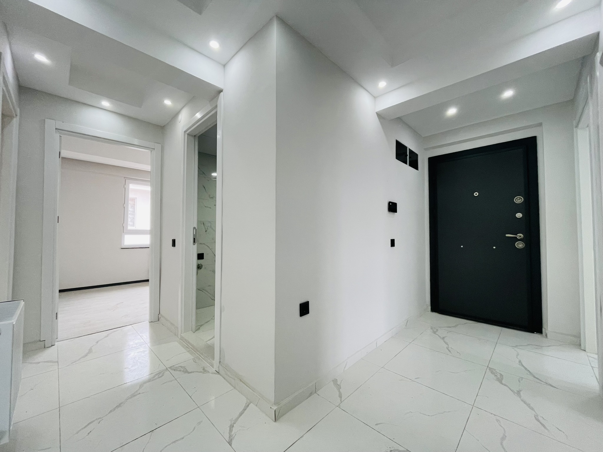 KUZENLER'DEN TOMBAKZADE CADDESİ YAKINI ÖZEL GARAJLI 3+1 DAİRE